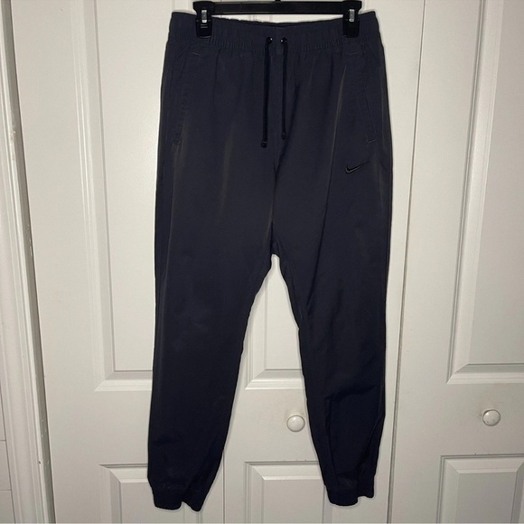 Nike Size Large Navy Blue Slim Fit Woven Lightweight Jogger 934592-010 Nylon Men - Picture 1 of 7